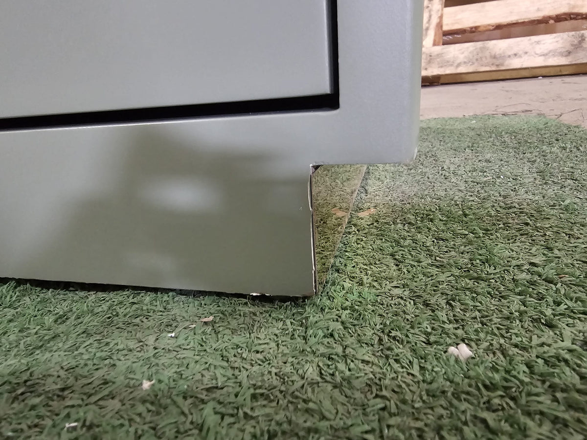 OUTLET 49 – Averne LED kozmetikai recepcióspult – 180 cm-es recepciós pult szalonba – olívazöld