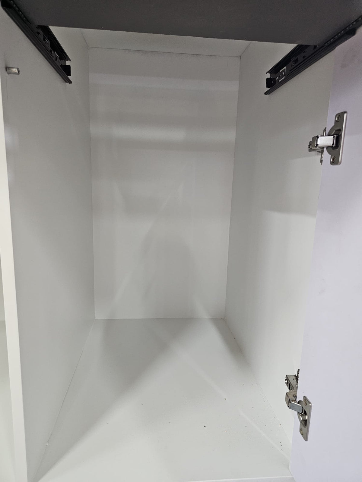 OUTLET 20 - Kosmetikempfang Averne LED – Empfangstheke für den Salon 180cm - Weiß