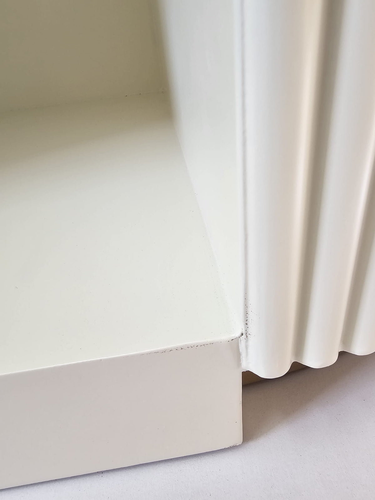 OUTLET 55 - Kosmetikos registratūra Averne LED – 100cm registratūros stalas salonui - Kreminė