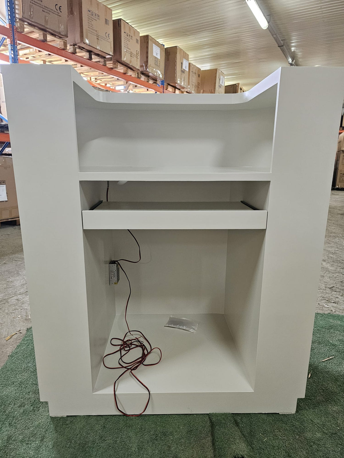 OUTLET 26 - Kosmetikos registratūra Averne LED – 100cm registratūros stalas salonui - Kreminė